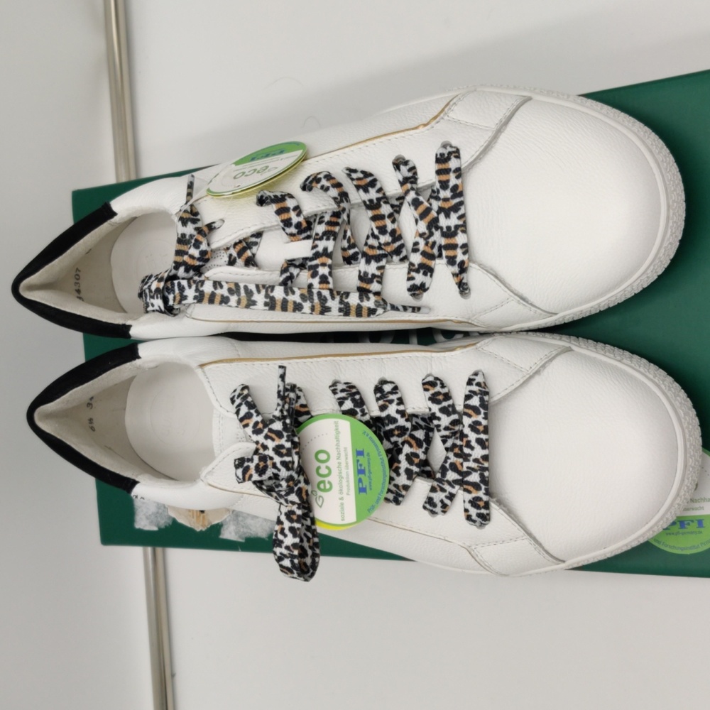 Women's Paul Green Farrah Sneaker White/ Black Combo 6.5( US9) M